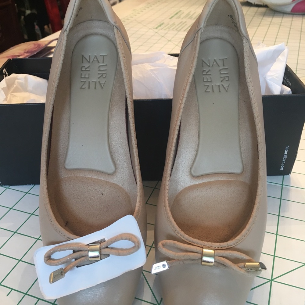 NIB Naturalizer dove Taupe Snake